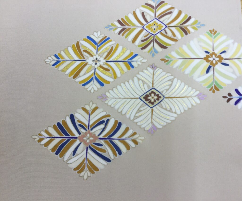 付下げ生地のアップ　菱華文　｜染と呉服はっとり