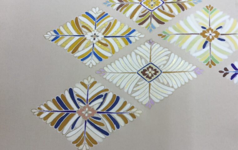 付下げ生地のアップ　菱華文　｜染と呉服はっとり