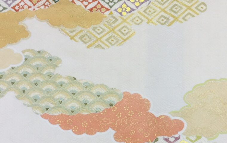白地に雲取り・格子花菱・青海波・亀甲模様の着物生地アップ｜染と呉服はっとり