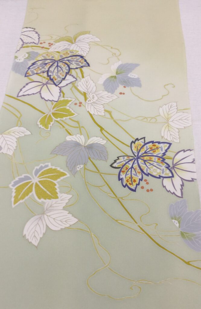 母の着物　仕立て直し　老舗呉服店　桐の柄緑付け下げ　｜染と呉服はっとり