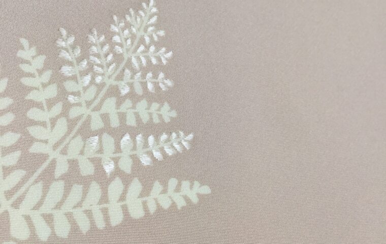 生地アップ　京友禅に京刺繡　｜染と呉服はっとり