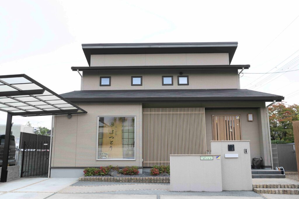 奈良 染と呉服はっとりの外観