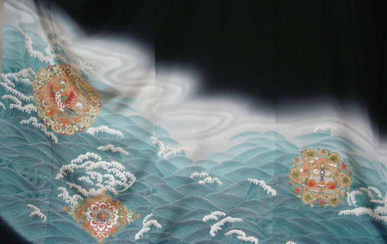黒留袖　波間に正倉院華文　祖父の作品　｜染と呉服はっとり