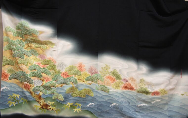 黒留袖　渡月橋の風景　祖父の作品　｜染と呉服はっとり
