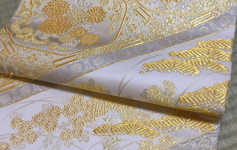 黒留袖用袋帯　格の高い帯　袋帯生地アップの写真