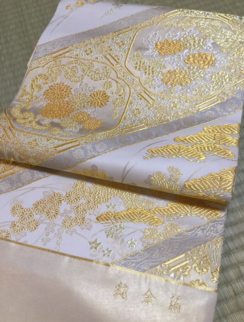 黒留袖用袋帯　格の高い帯　袋帯生地アップの写真