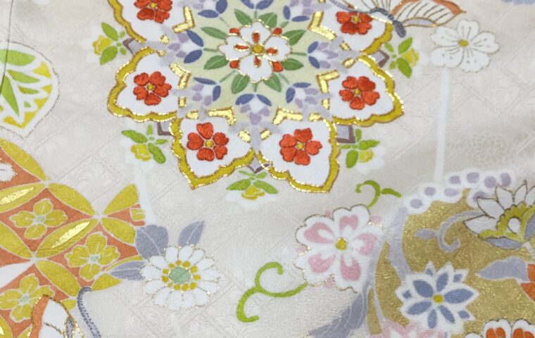 訪問着の柄アップ　華文に蝶