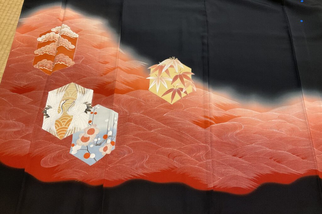 黒留袖　波間に亀甲