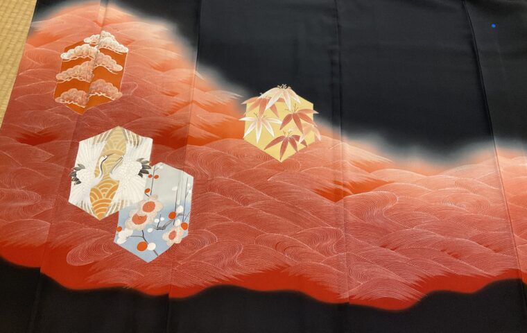 黒留袖　波間に亀甲