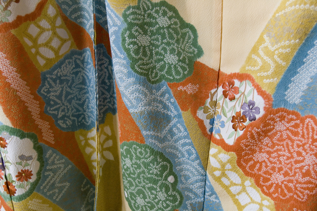 京鹿の子絞り　振袖　京刺繡　生地のアップ