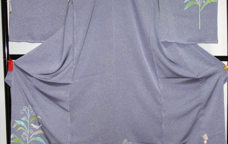 付下げ　薄紫にロウケツ染め草花