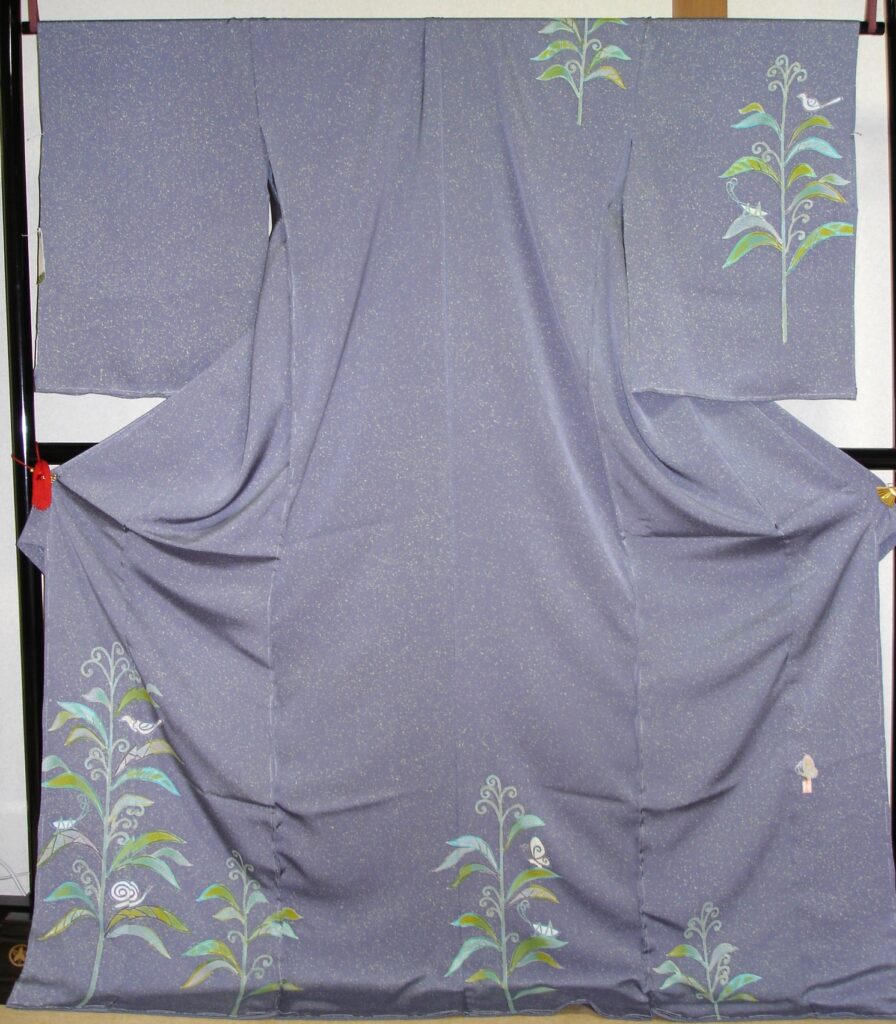 付下げ 薄紫にロウケツ染め草花