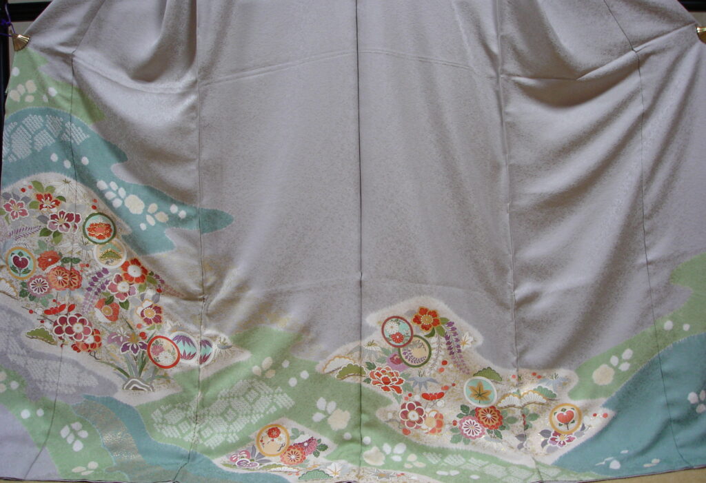 訪問着　グレー地京鹿の子絞りに京友禅を施した丸紋