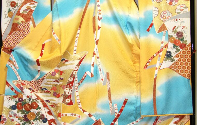 振袖　黄色地にぼかしまん幕四季の花