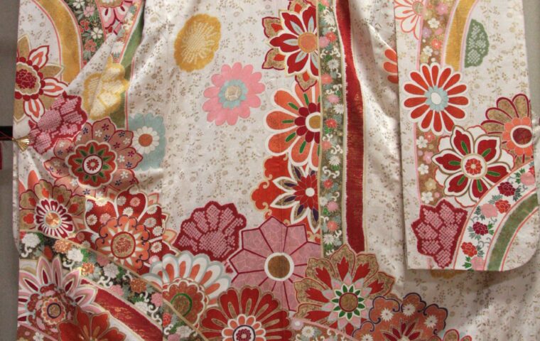 振袖　白地に大華文　京友禅逸品