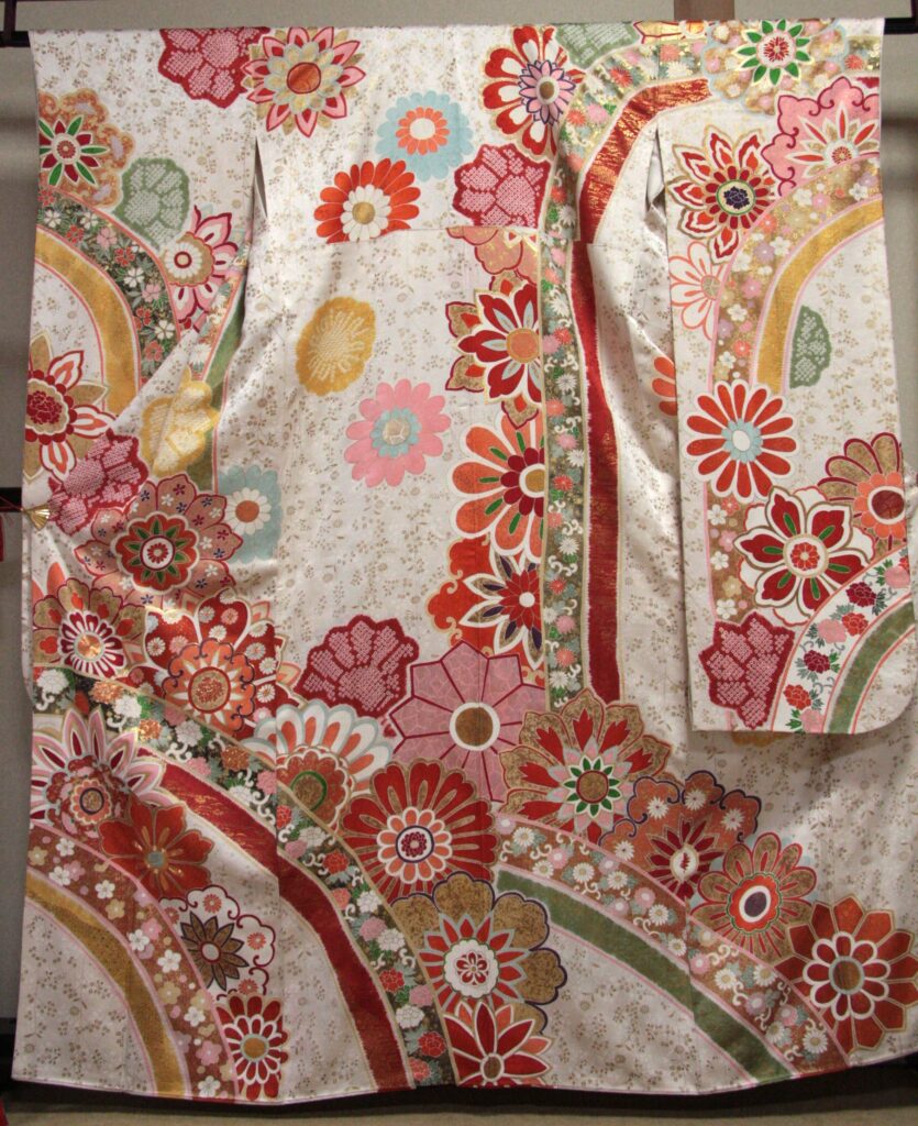 振袖　白地に大華文　京友禅逸品