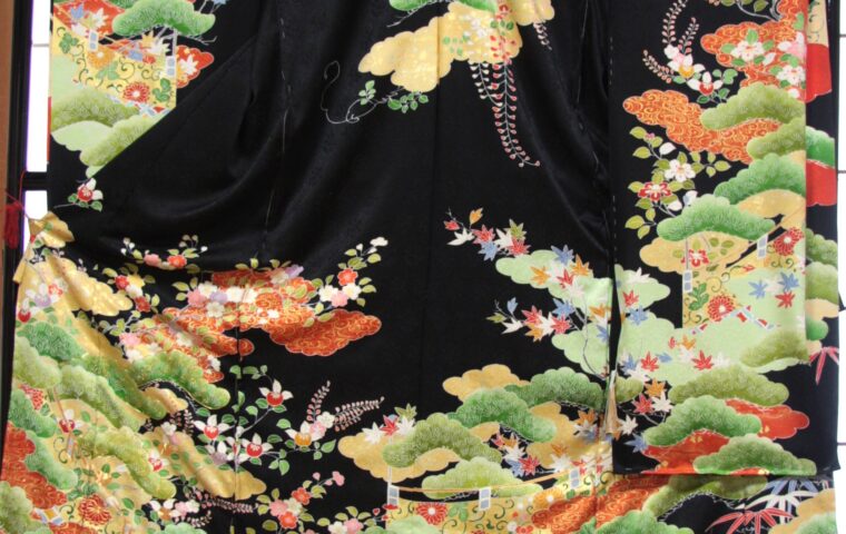 振袖　黒地に五葉の松