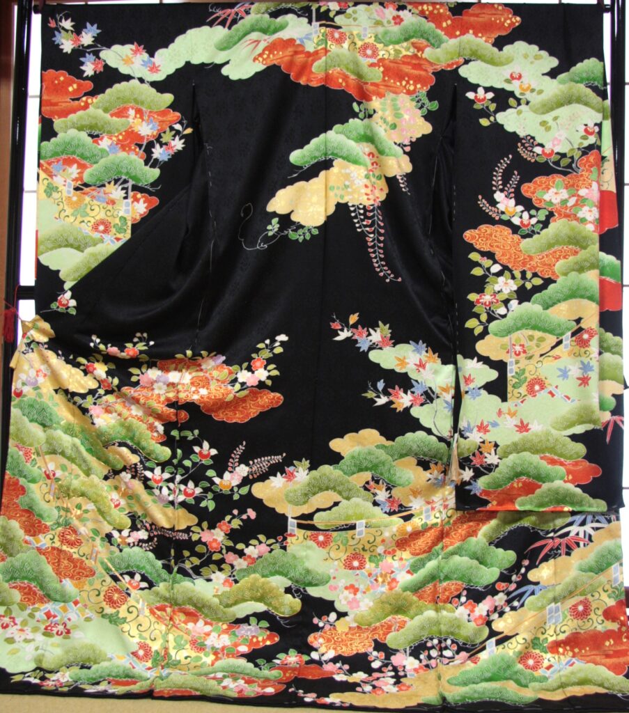 振袖　黒地に五葉の松