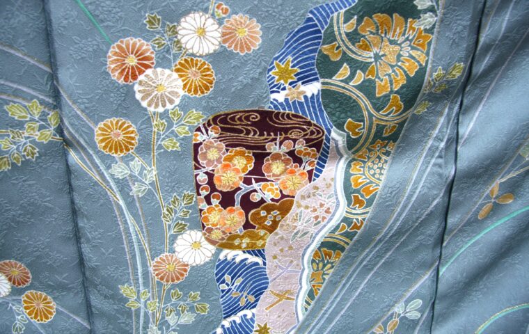 色留袖の柄のアップ　正倉院　古代裂よりインスピレーションを得た柄