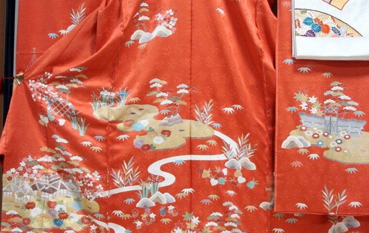朱色振袖御所解柄　白地袋帯唐織　｜染と呉服はっとり