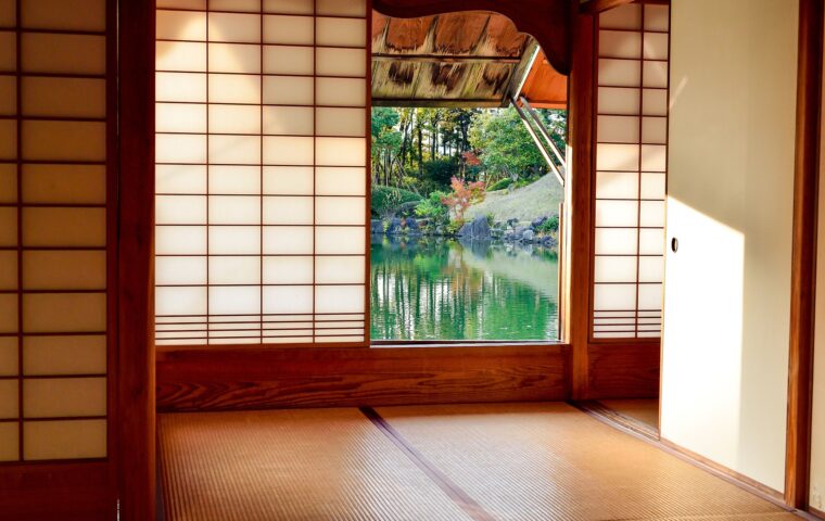 伝統的な日本茶室の風景　たとう紙の交換