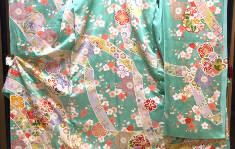 振袖　グリーン地花と華