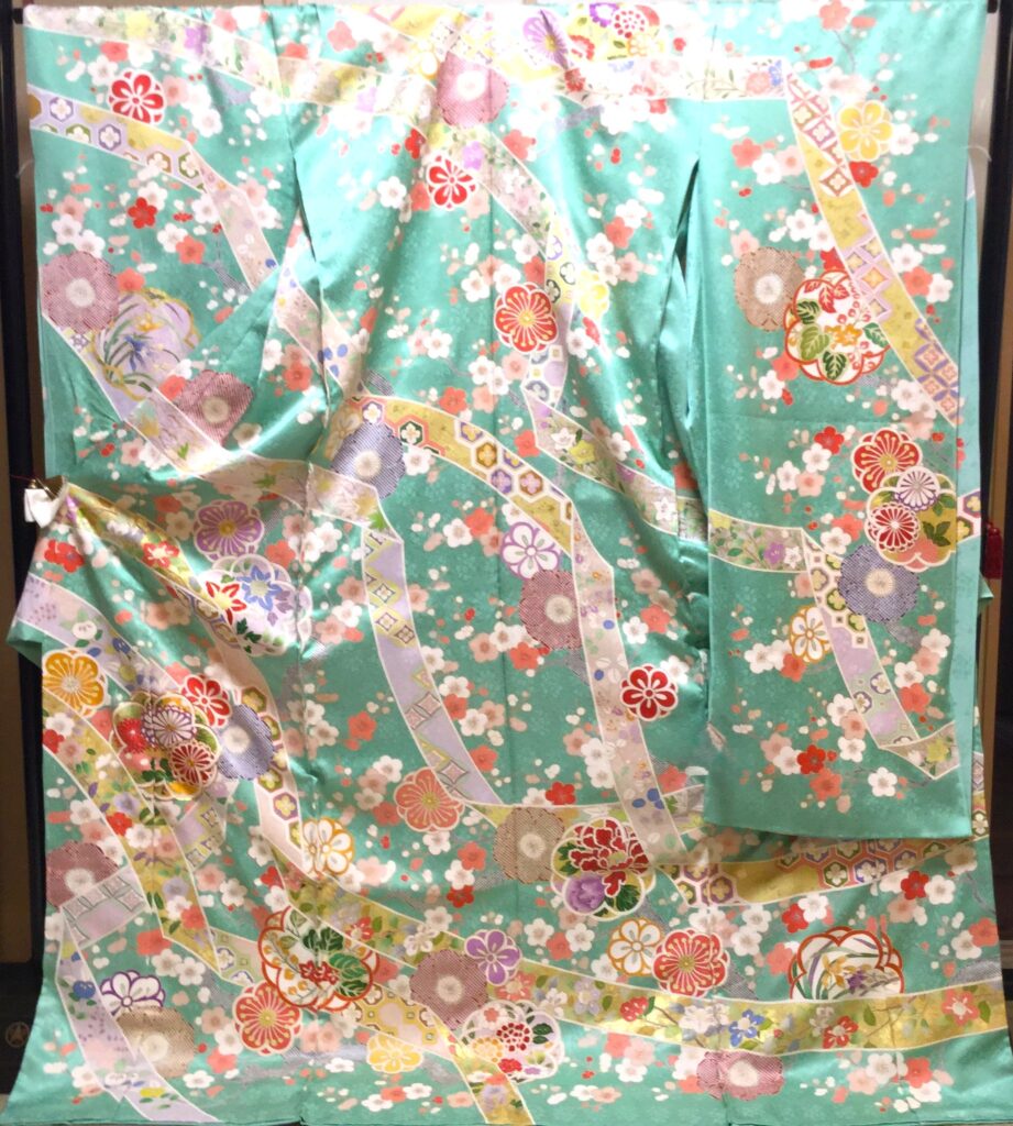 振袖　グリーン地花と華