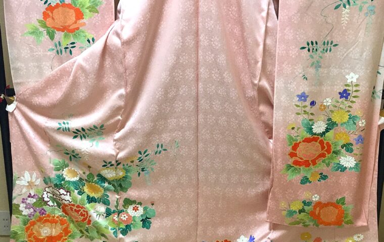 振袖　ピンク地に四季の草花　振袖選び