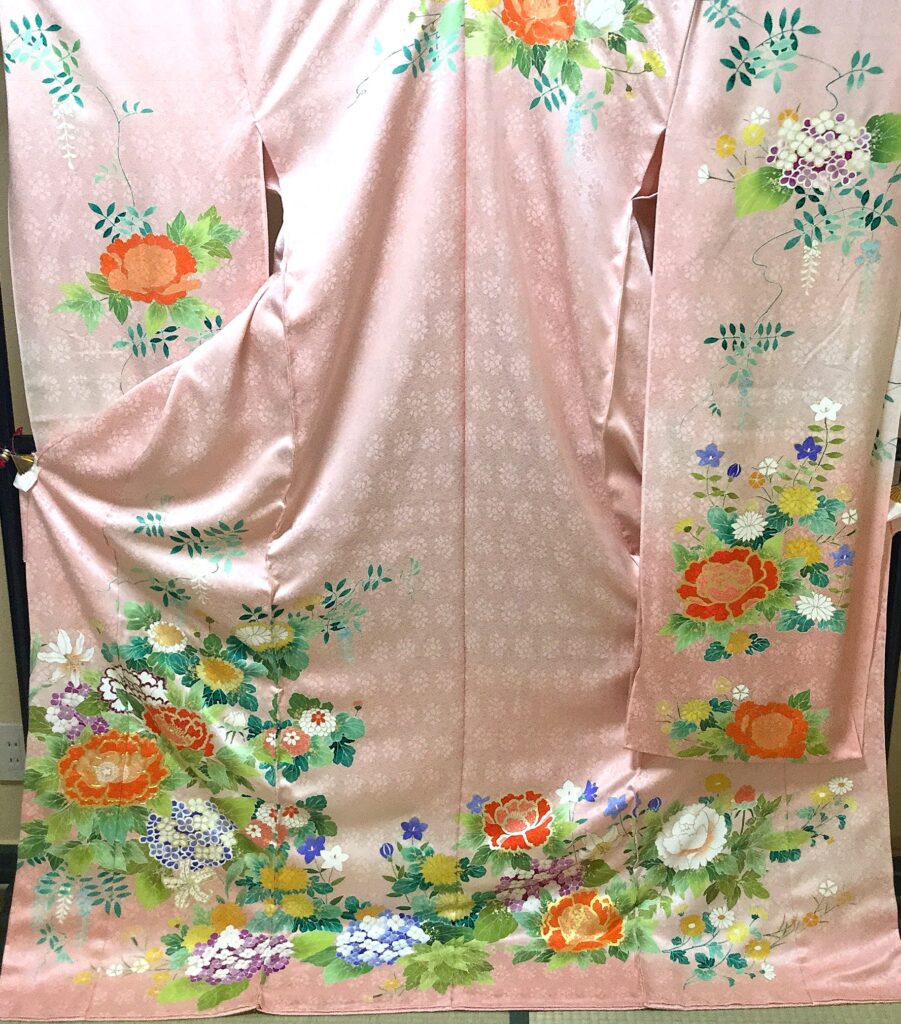 振袖　ピンク地に四季の草花　振袖選び